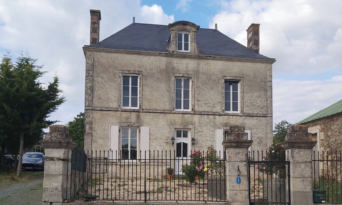 Monsireigne House | Demeure 4 Suites, Piscine & Spa - Near Puy du Fou - Concierge service