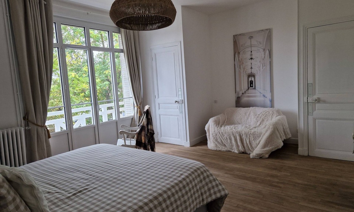 Thieux House | Demeure du saule Madame