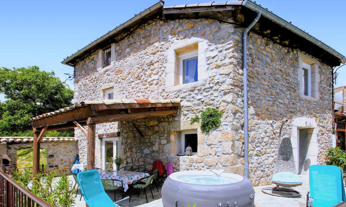 Pont-de-Labeaume House | Demeure romantique le Pêcher