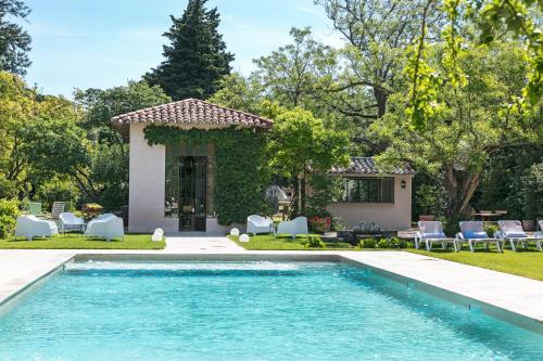 Pernes-les-Fontaines Hotel | Demeures et Châteaux Hôtel L'Hermitage