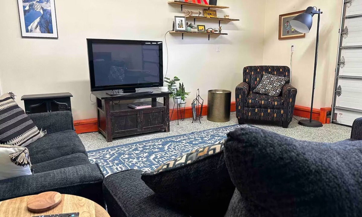Fairview Apartment | Denali Street Garage - Studio