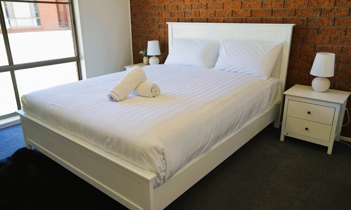 Denman House | Denman 2BR Unit | Ideal for Workers | Work Stays