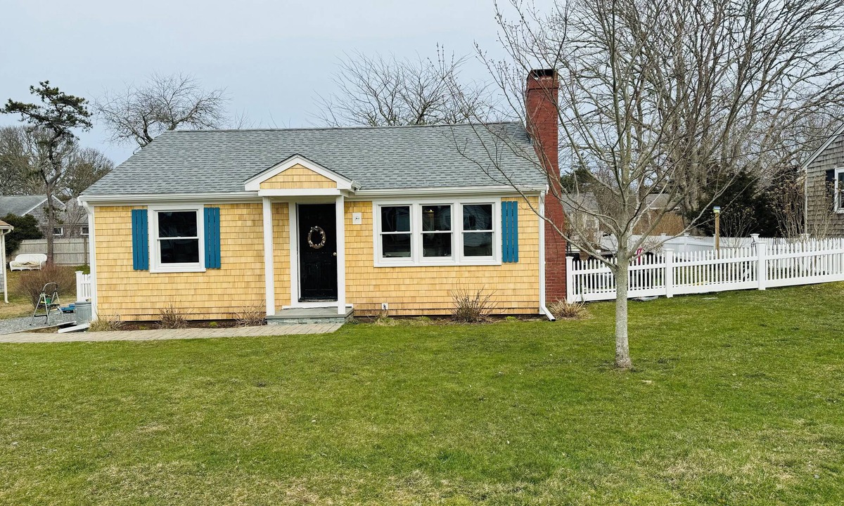 Dennis Port Cottage | Dennisport : Dog Friendly with a fenced in large yard. 1/2 mile from beach.