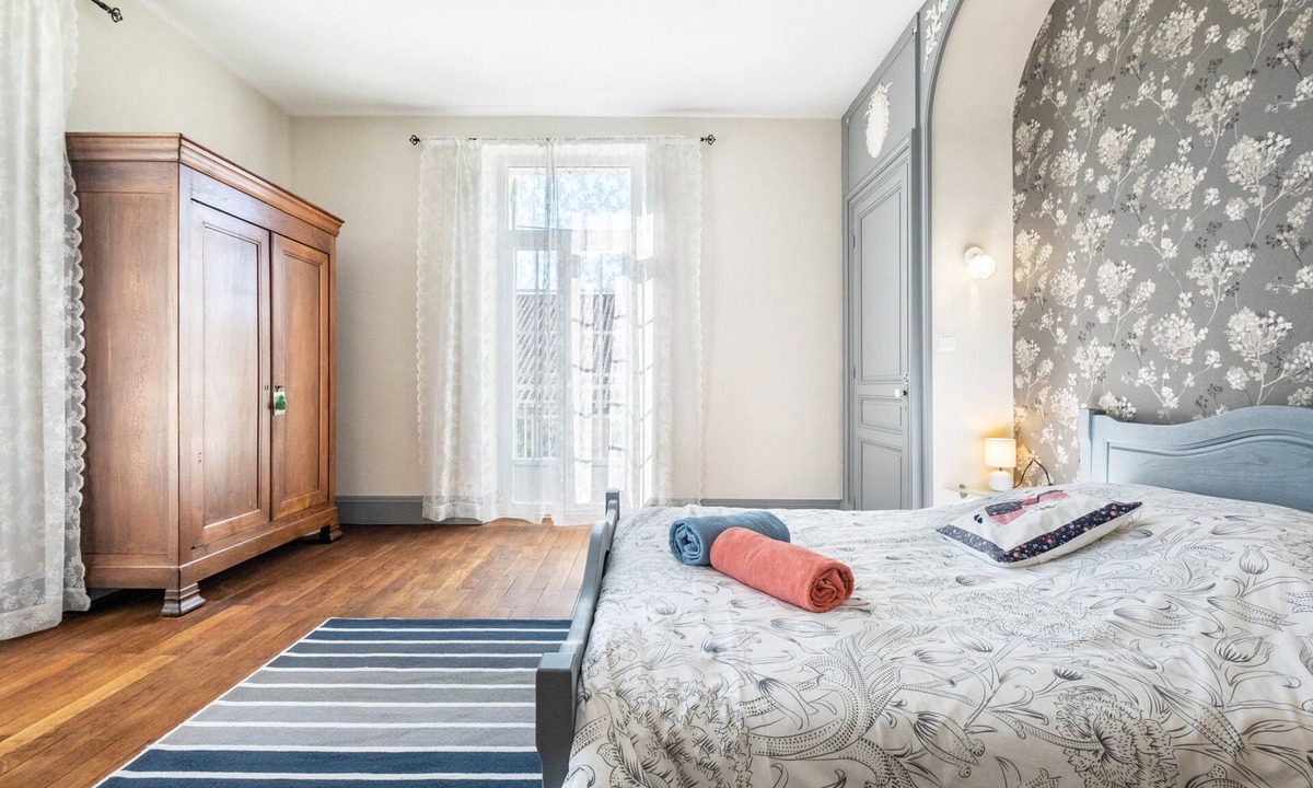 Neuvic Bed & Breakfast | Dentelles Guest Room