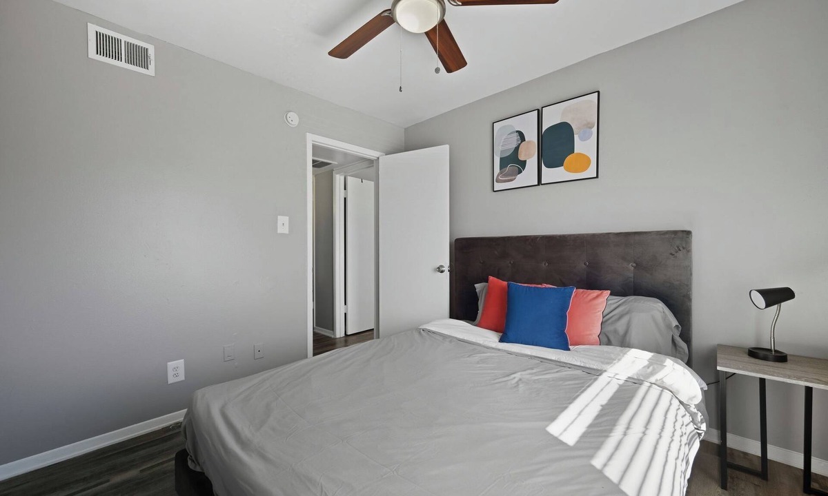 Southridge Apartment | Denton pad with 2BR comfort