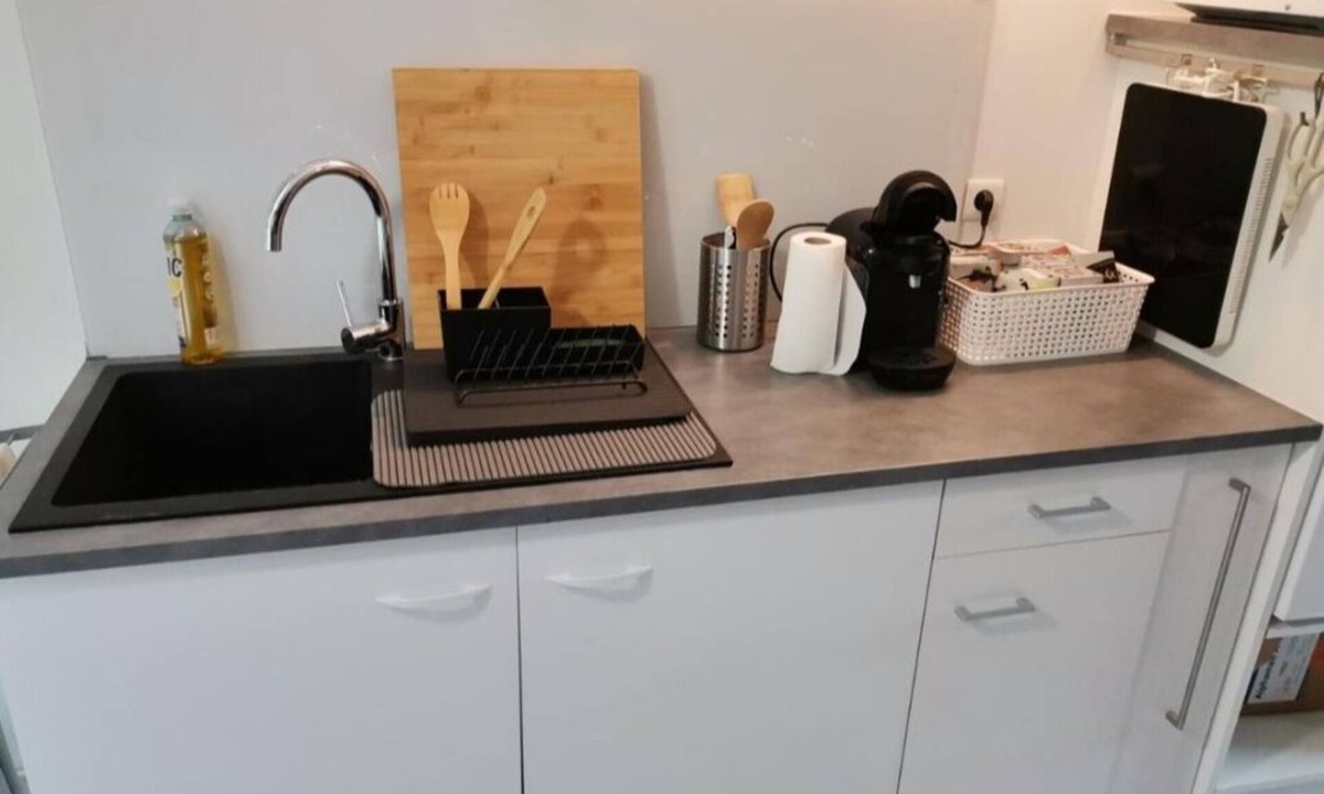 Vallon-sur-Gee House | Dependency