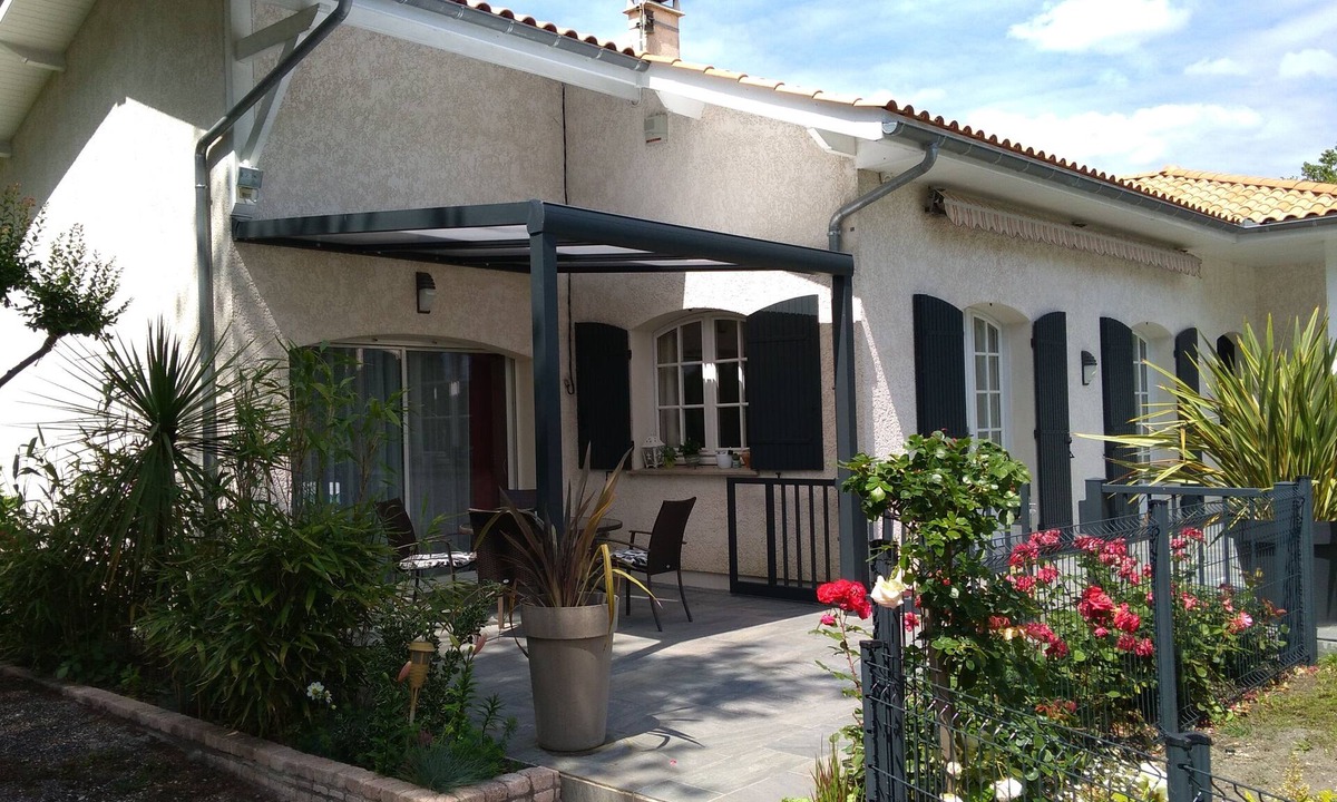 Cestas Apartment | Dependency of charm and swimming pool