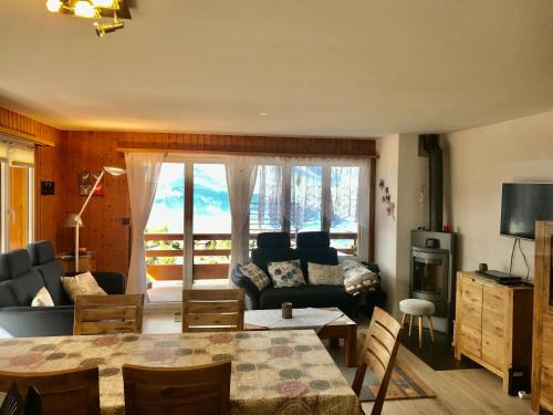 Saint-Pierre-de-Clages Apartment | Derborence centre 3 pièces 75 m2 piscine balcons