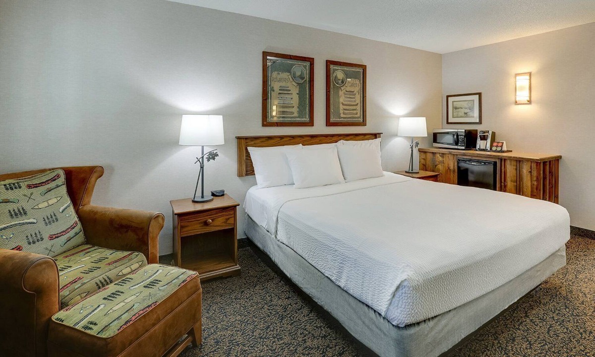 Johnston Hotel | Des Moines Stay | 1 Unit | Johnston Location