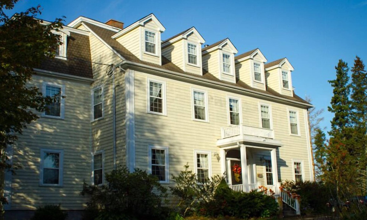 Guysborough Hotel | DesBarres Manor Inn