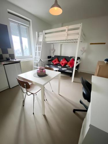 Gare-Jouvenet Apartment | Descamps