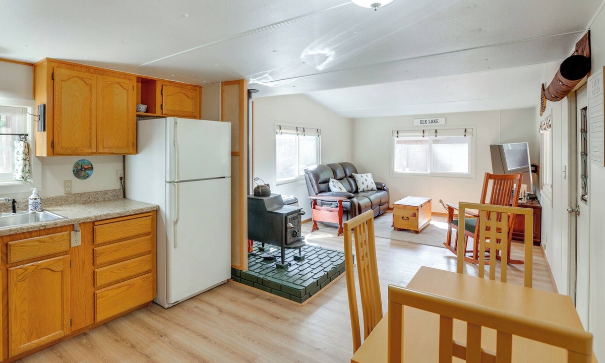 La Pine Cabin | Deschutes Forest Basecamp! Oregon Cabin