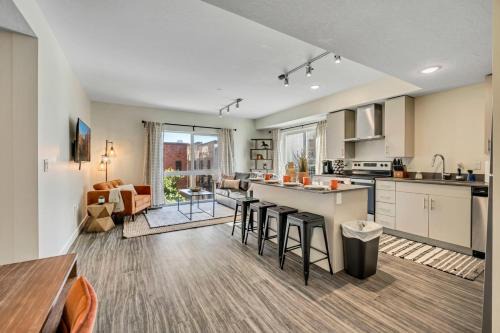 People's Freeway Apartment | Desert at Paperbox