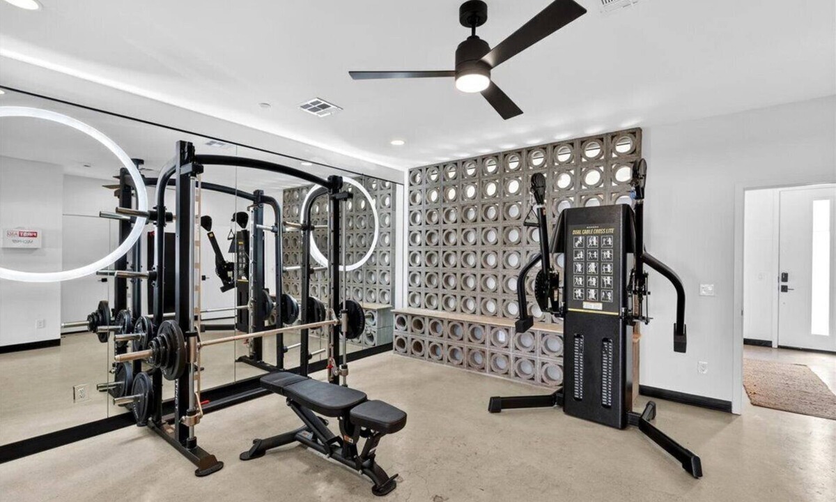 Villa De Paz House | Desert Escape Townhome - Pool & Gym