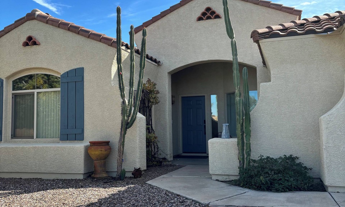 Cortaro House | Desert Haven with Mountain Views and Fire Pit!