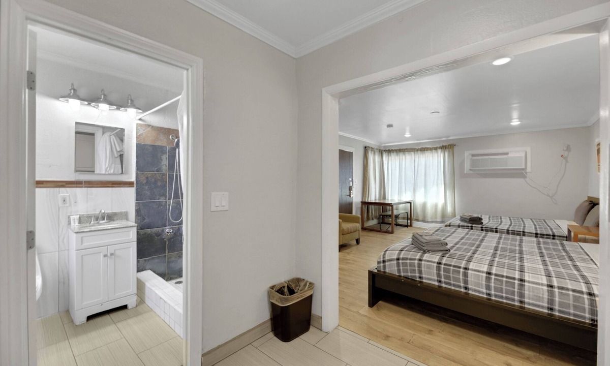 Downtown Las Vegas Hotel | Desert Moon Motel