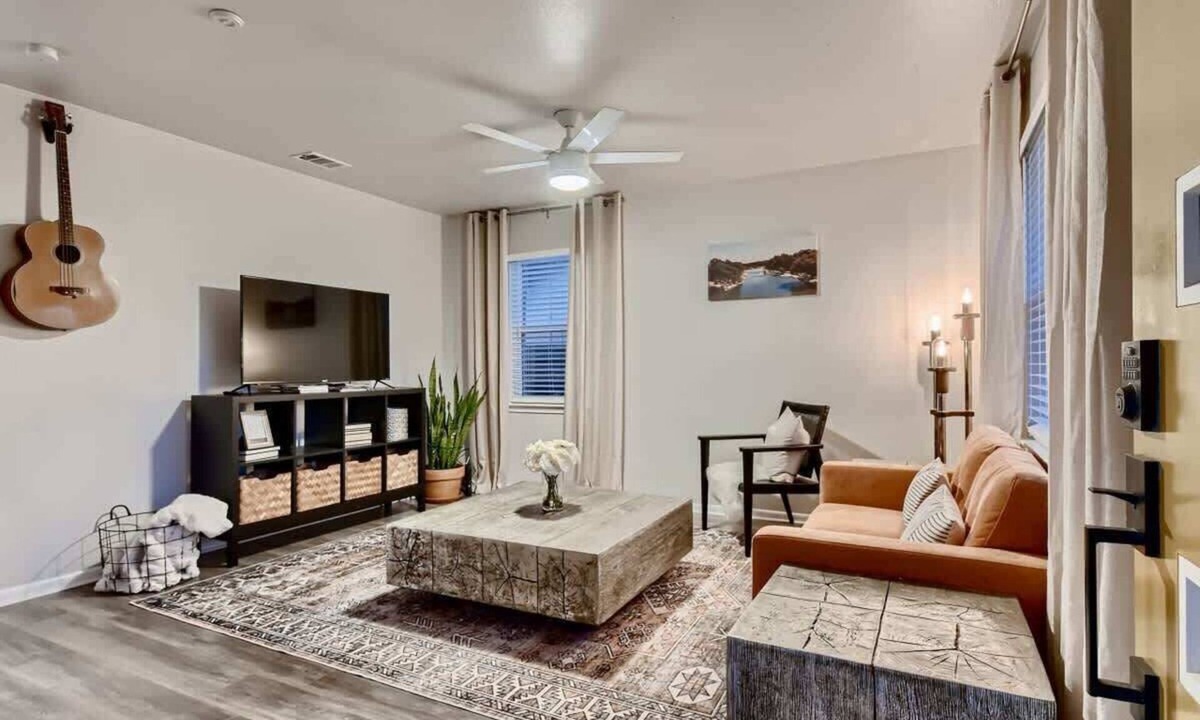 Georgetown House | Desert Primrose @ 808B-Walk to the Square!