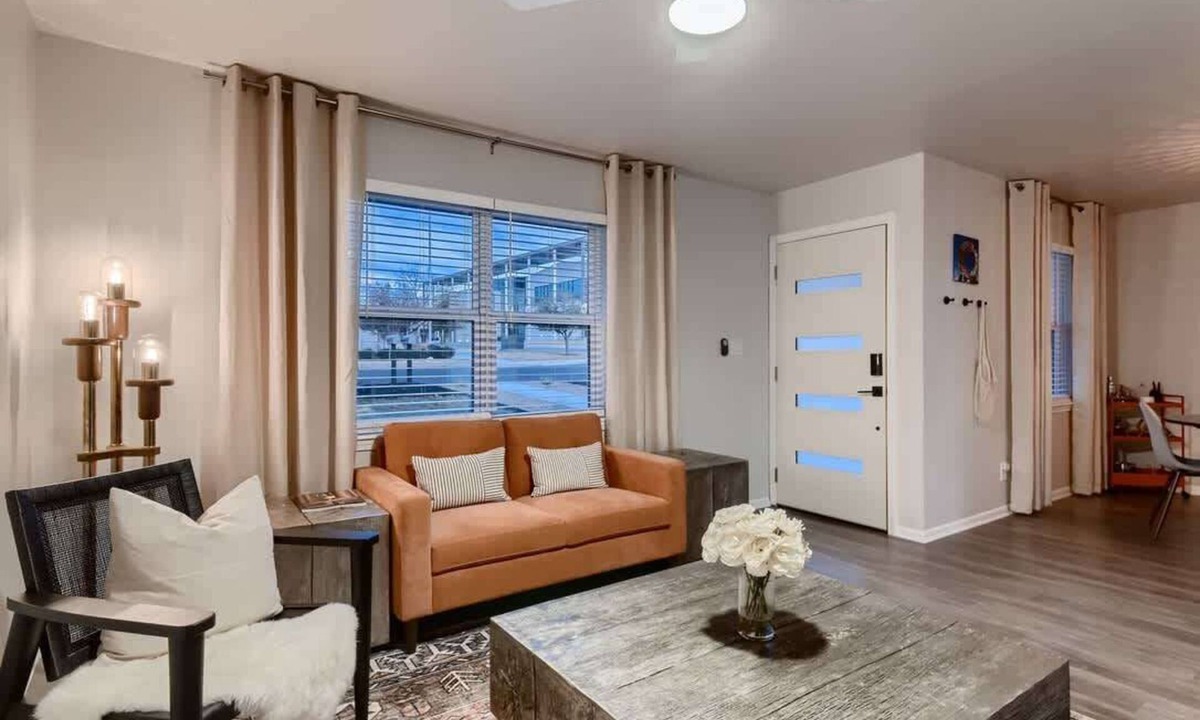 Georgetown House | Desert Primrose @ 808B-Walk to the Square!