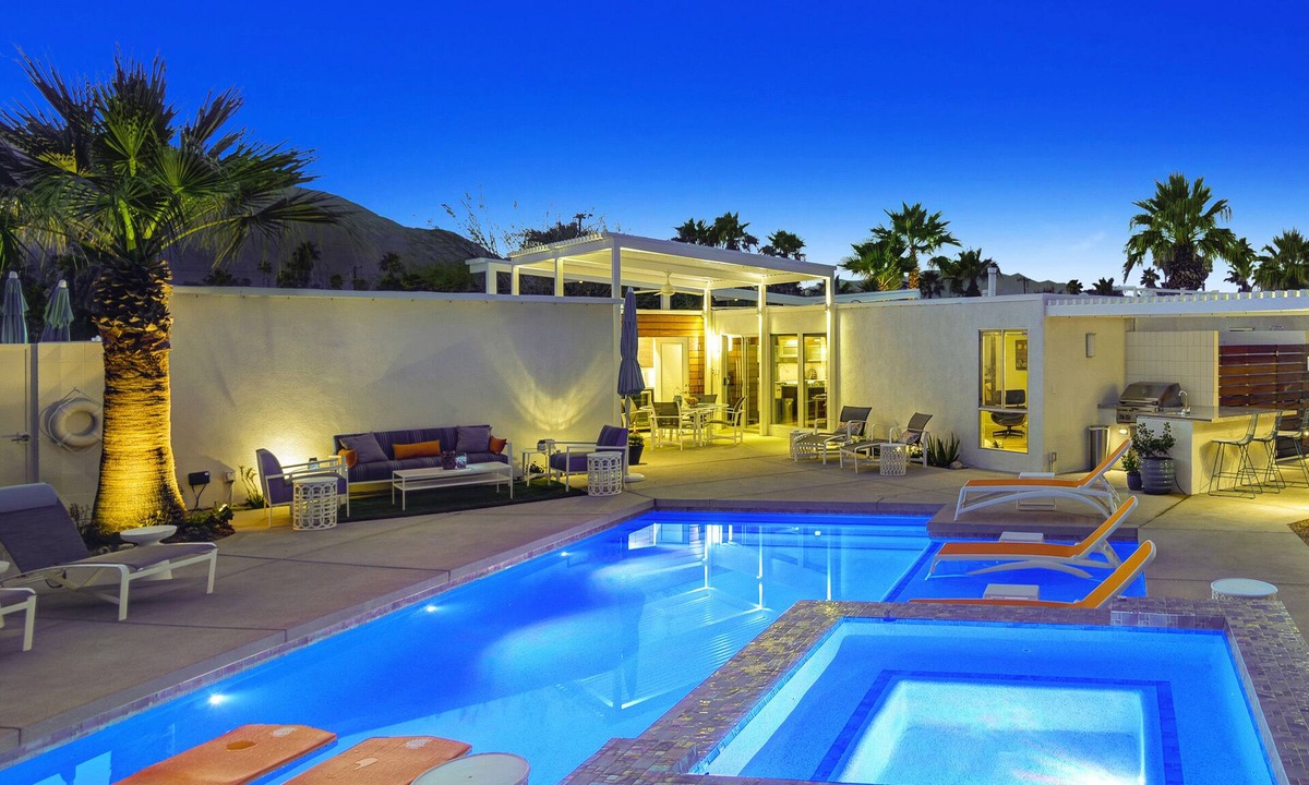 Racquet Club Estates House | Desert Starr - Remodeled Mid Century