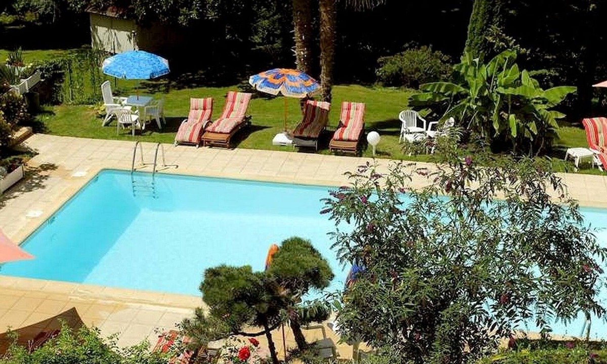 Chamboulive Hotel | Deshors Foujanet