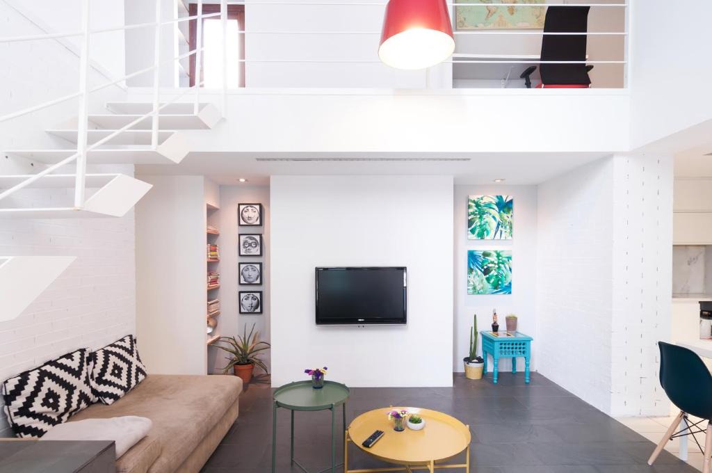 Barri Vell - Santa Creu Apartment | Design and luminous duplex in the old town