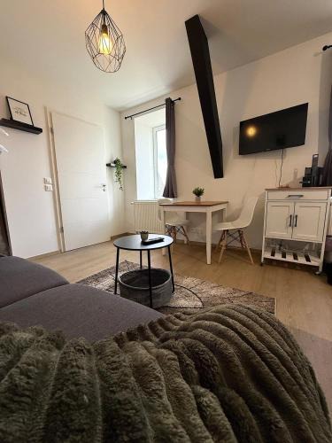 Dreux Apartment | Design & Connecté : Studio Neuf au Pied de la Gare