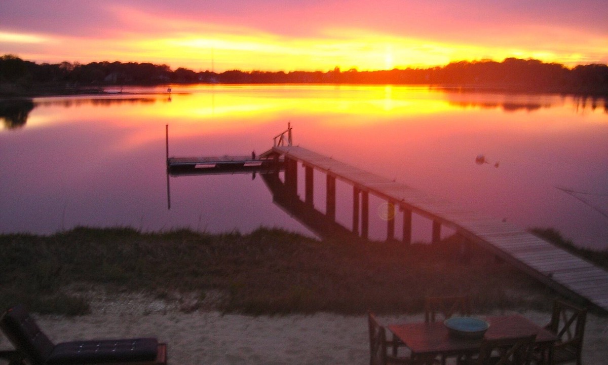 Noyack Cottage | Design House Beachfront Cottage