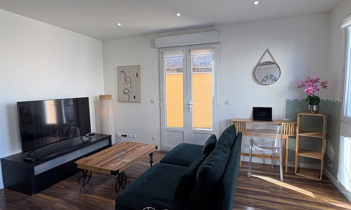 Savigny-sur-Orge Apartment | Design Orly-Paris. Private Suites. Free parking