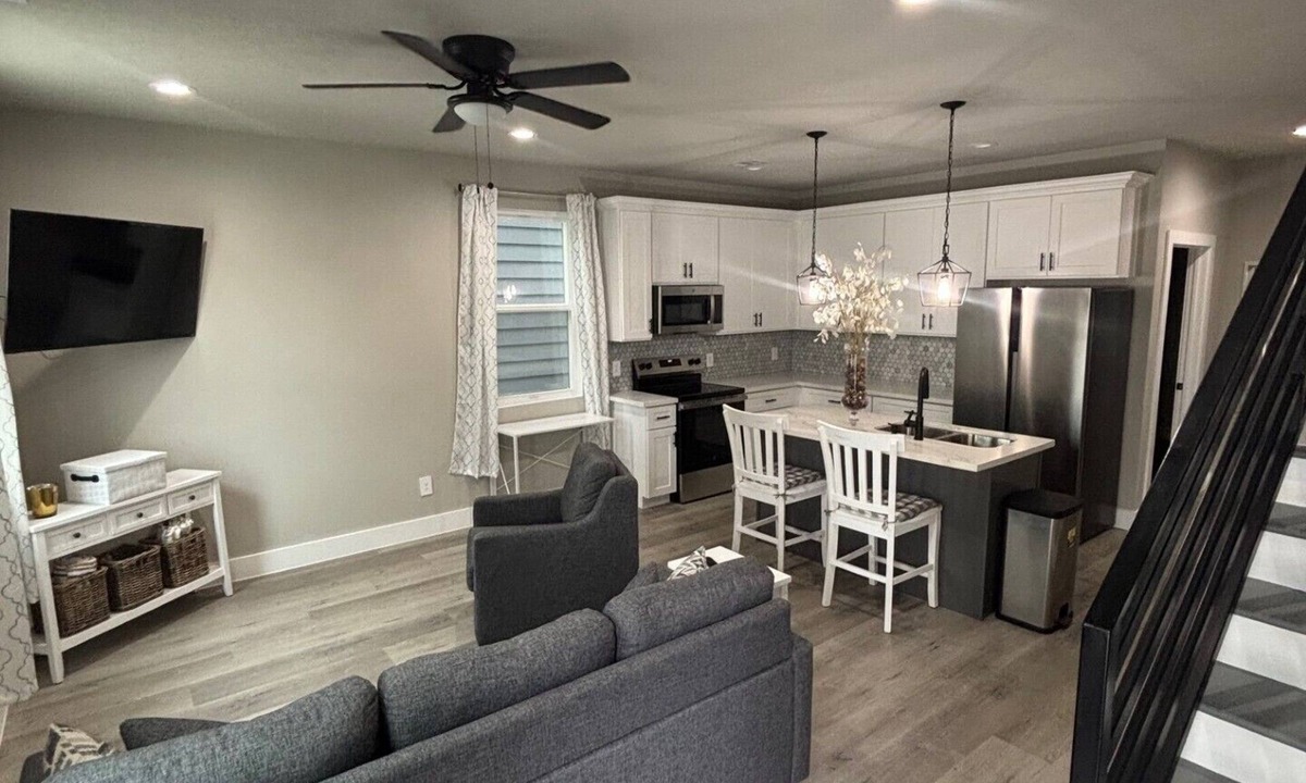 Humble Condo | Designed for teams/groups, this home sleeps 10 in separate sturdy wood bunk beds