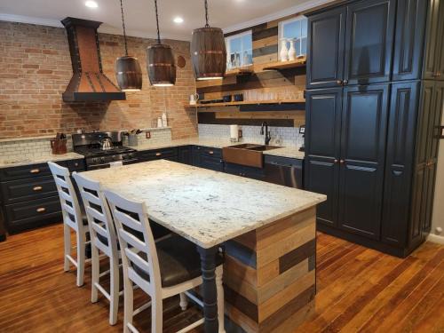 Florence Apartment | Designer 2 Bedroom Loft on Main Street in Florence