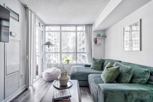 CityPlace Apartment | Designer 2BR Downtown Condo, Rogers Center
