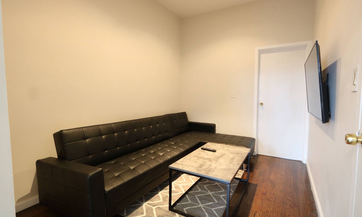 Bushwick Apartment | Designer 3 bedroom apartment in the heart of Bushwick ~ 15 minutes to NYC