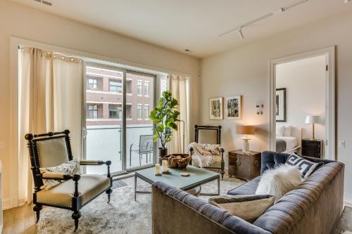 Sheridan Park Apartment | Designer 3BR with Balcony & Elevator on Clark! apts