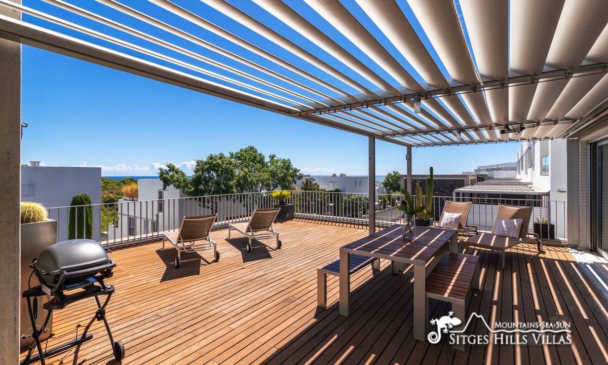 Sant Pere de Ribes Apartment | Designer Apartment Casa Del Mar with A/C, com pool and sea views