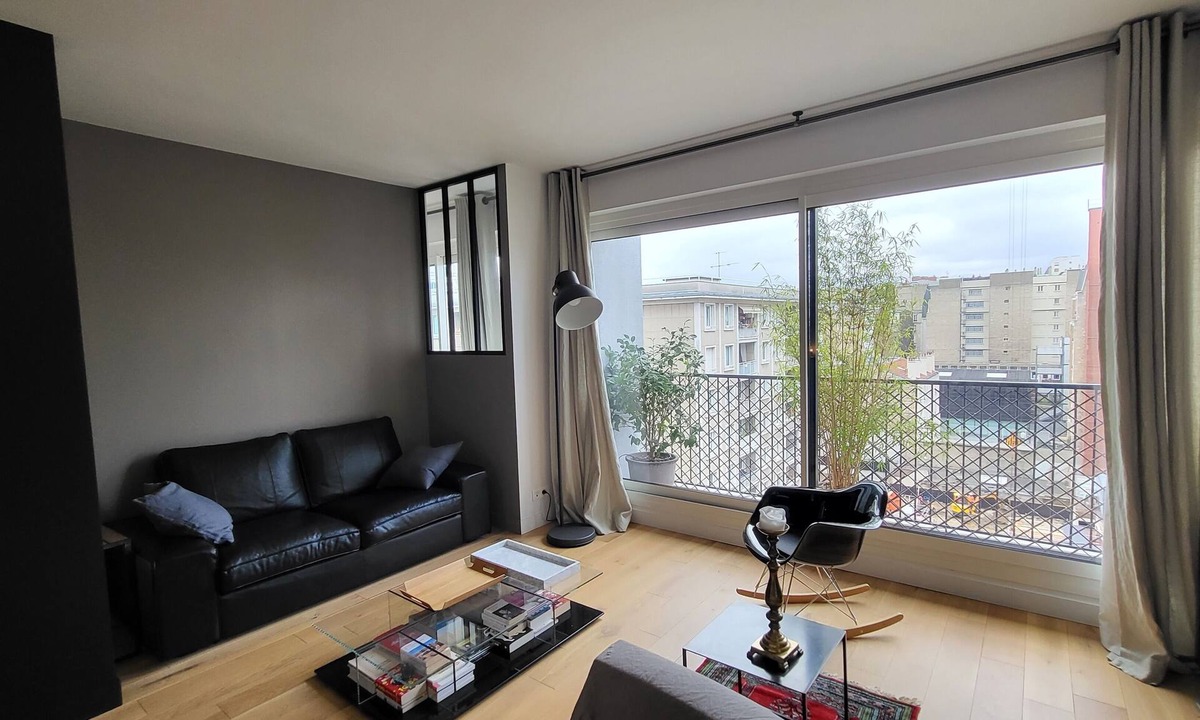 Quartier de Javel Apartment | Designer apartment overlooking the Seine