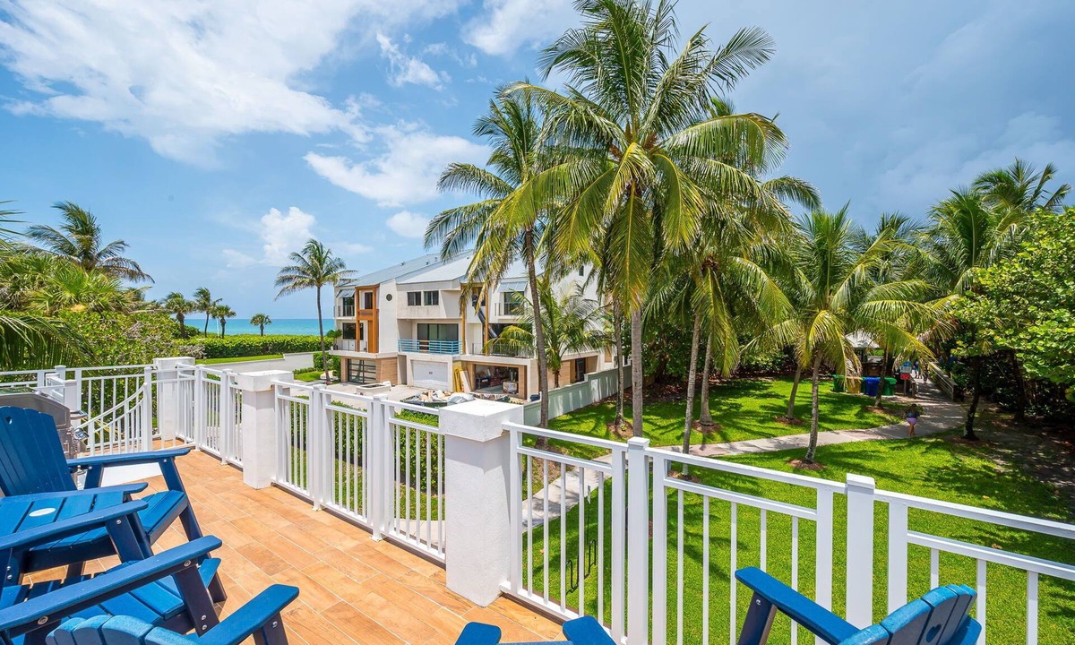Juno Beach Condo | Designer Beachside Serenity– Steps to the Beach!