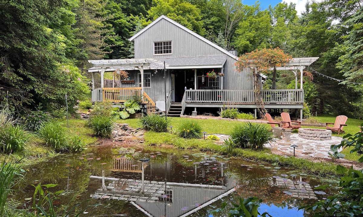 Margaretville House | Designer Chalet with Hot Tub and Fire Pit