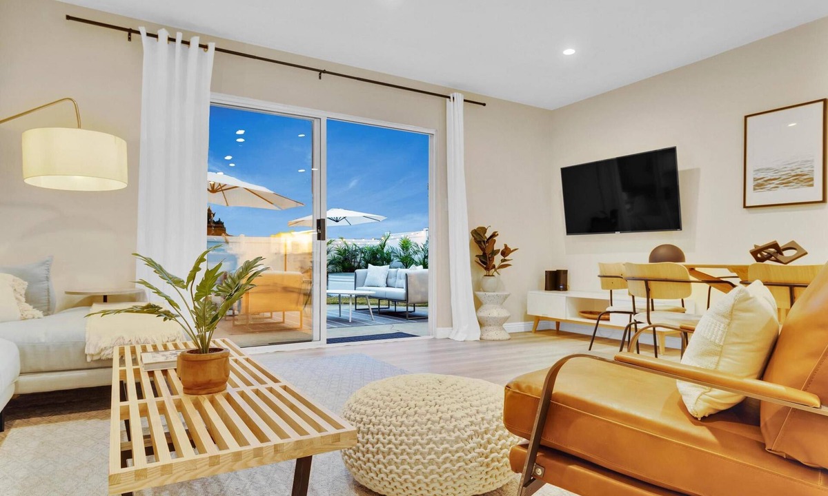 Carlsbad House | Designer Coastal Paradise w Pool - Steps to Beach