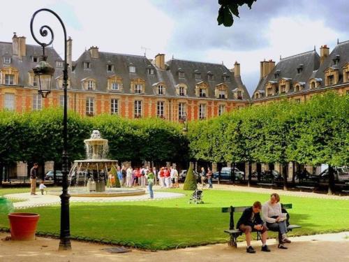 Saint-Gervais Apartment | Designer Flat, Steps from Place des Vosges, Le Marais