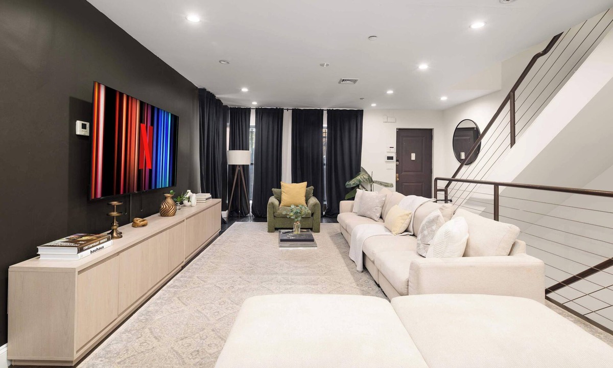 East Harlem Apartment | Designer Harlem Home | 4BR | Sleeps 12
