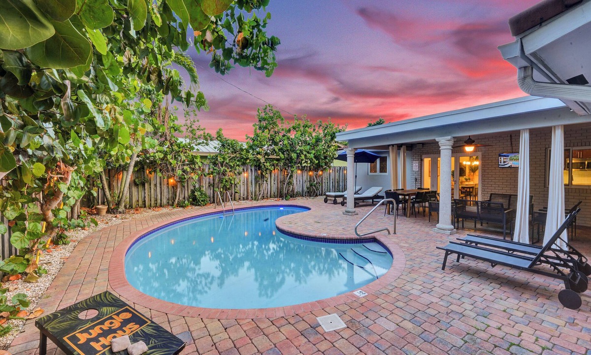 Imperial Point House | Designer Home - Private Pool & BBQ - 1.5mi to Beach