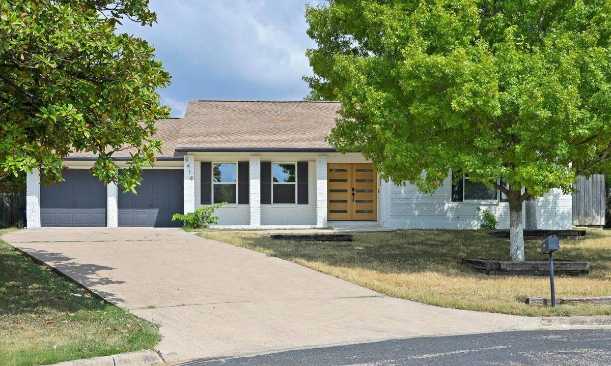 North Austin Civic Association House | Designer Home, Sleep 8, Ask us about FREE add-ons