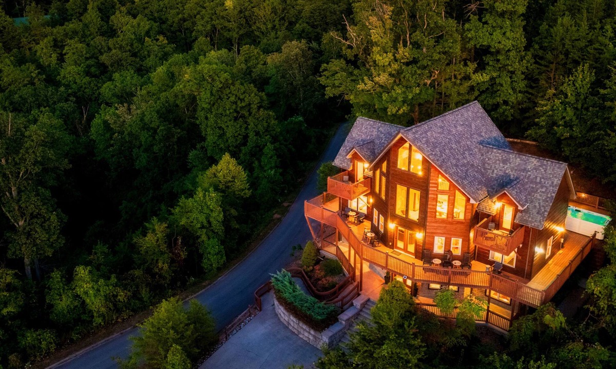 Wears Valley Cabin | Designer Lodge/Stunning Views/Heated Pool/Spa/Firepit/Games