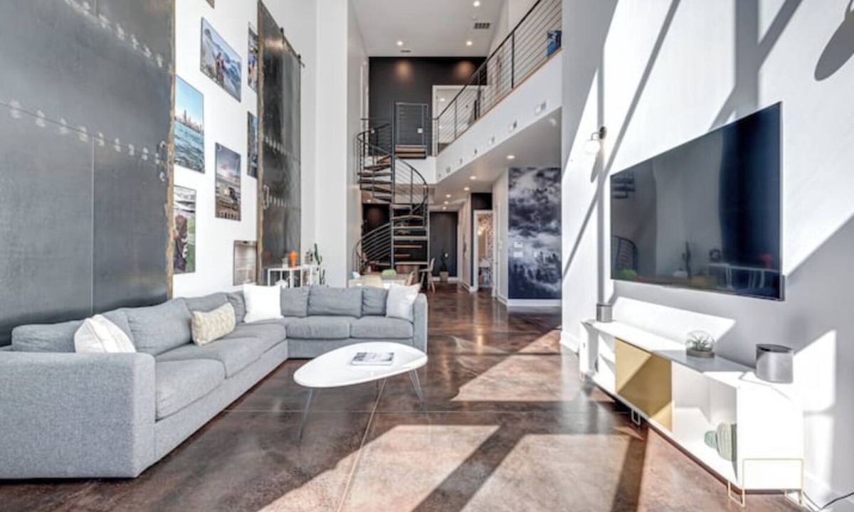 West Loop Condo | Designer Loft in Fulton Market with Parking
