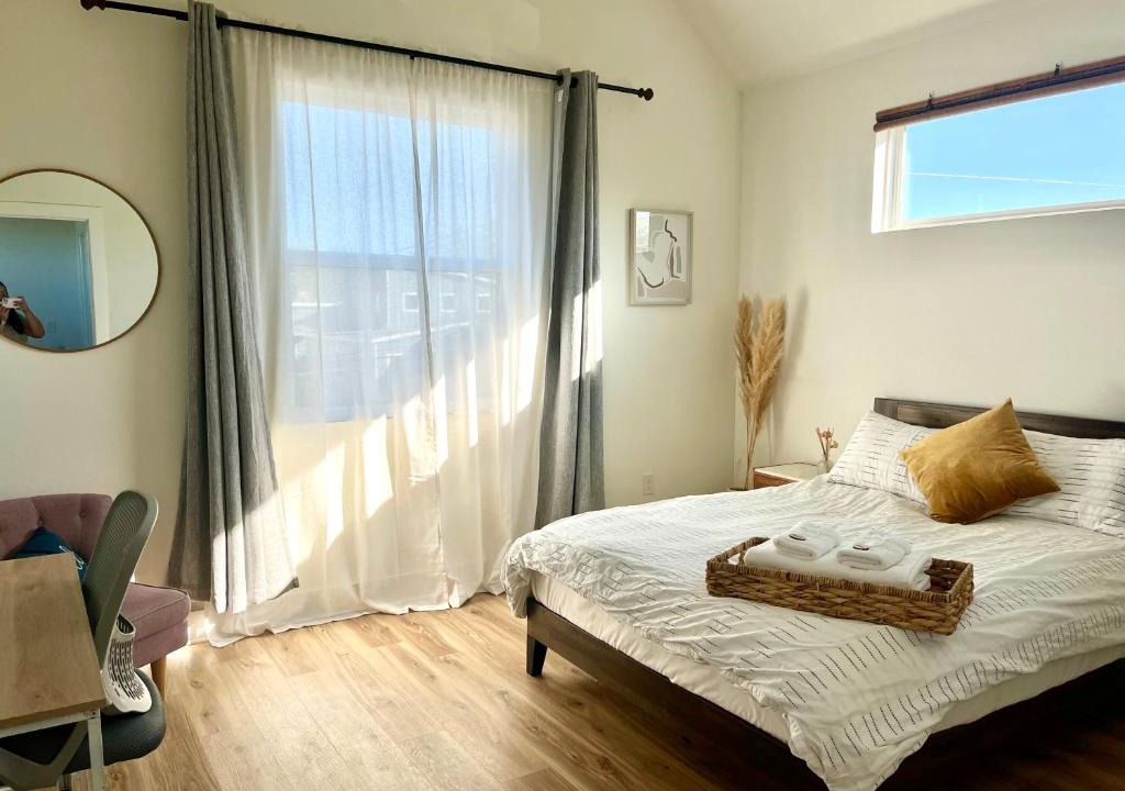 St. Johns House | Designer NEW 10min dt Pet friendly 7min Park-Room A