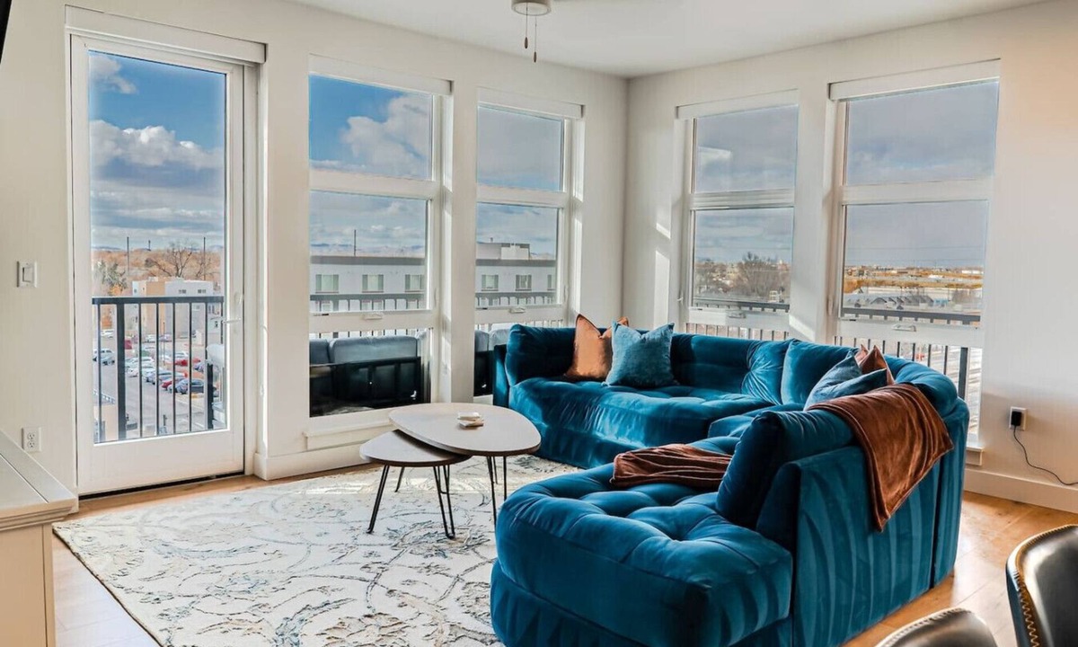 Downtown Salt Lake City Apartment | Designer NEW 2BD 2BA Pool/Htub/Gym/Bowling