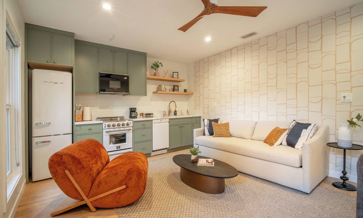 Sherman Oaks House | Designer private guest home near Universal Studios