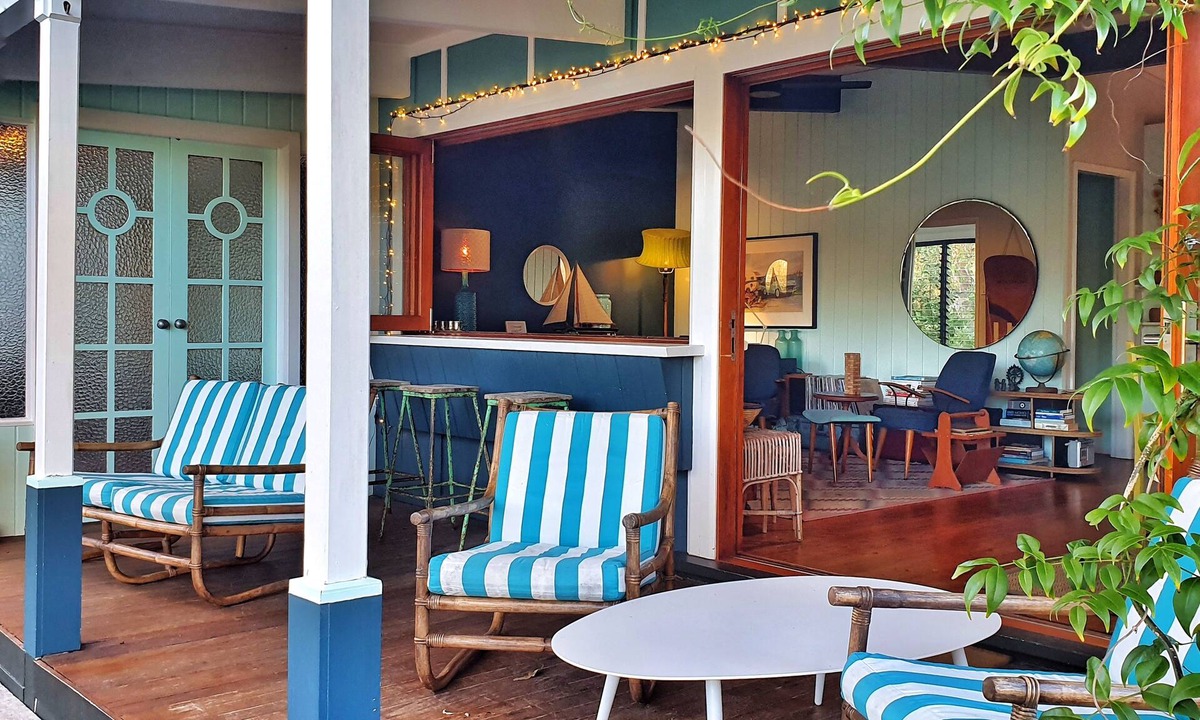 Lake Tabourie House | Designer Retro Beach Shack on the lakefront