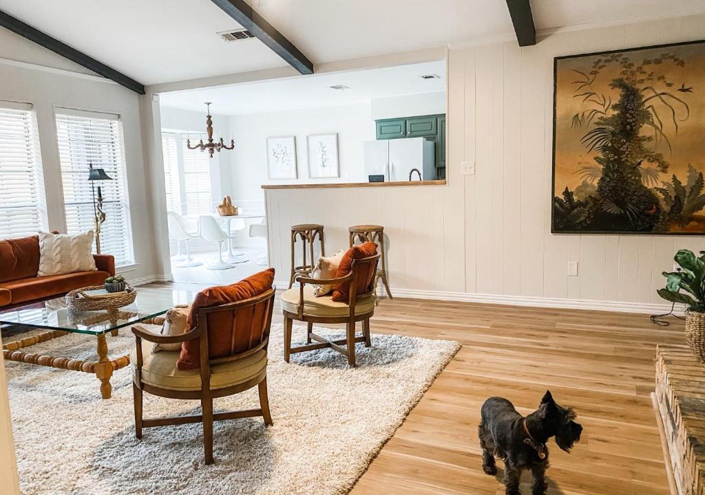 Highland Village House | Designer Single Story 4 bed 3 bath home in mid-century style with big backyard and garage