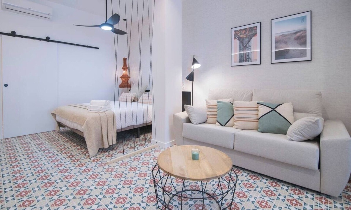 Camins al Grau Apartment | Designer suite next to the City of Sciences D